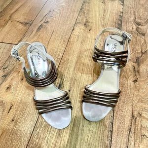 Michael Kors grey pumps